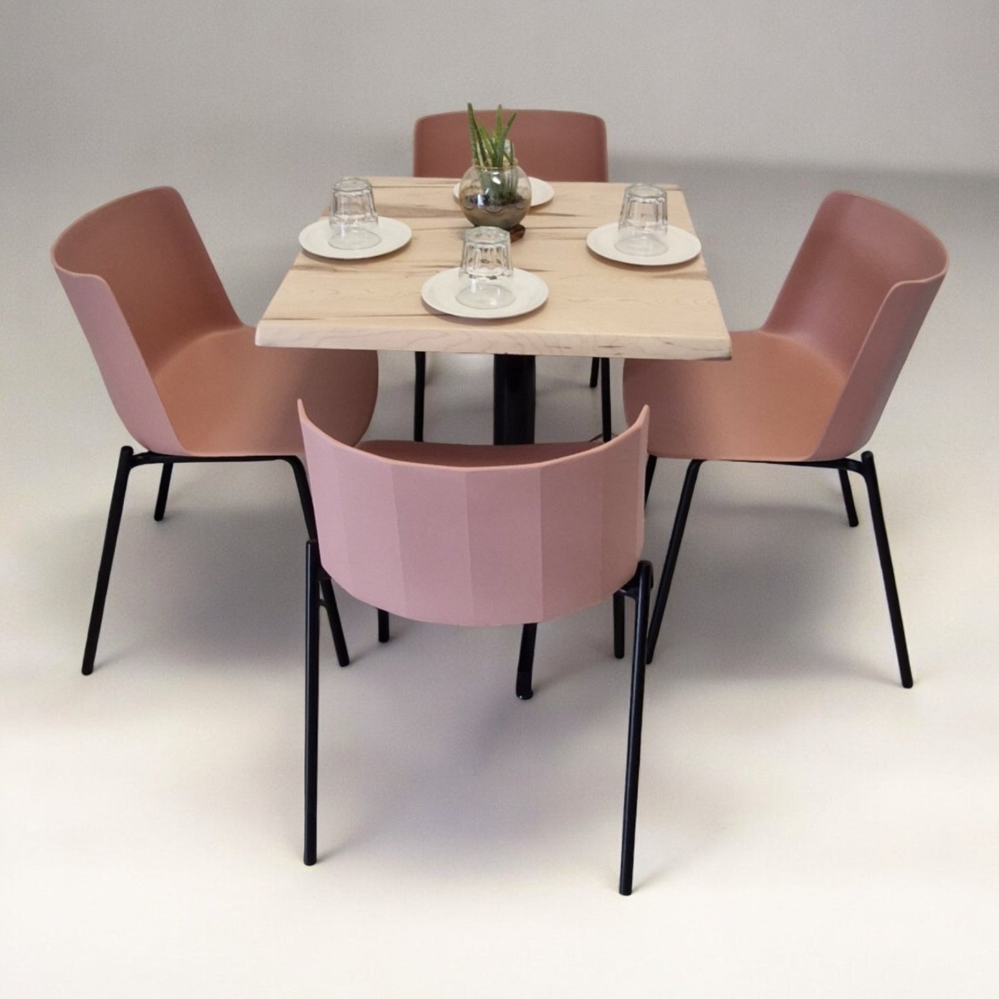 Mesa para restaurnate Estratificada 80 con sillas Colombo