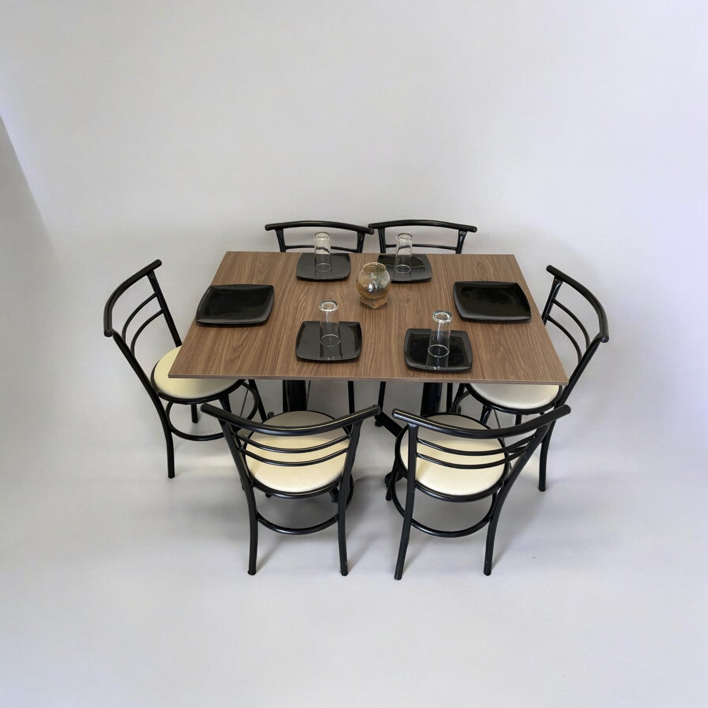 Mesa para restaurante Melanove con sillas Chabely
