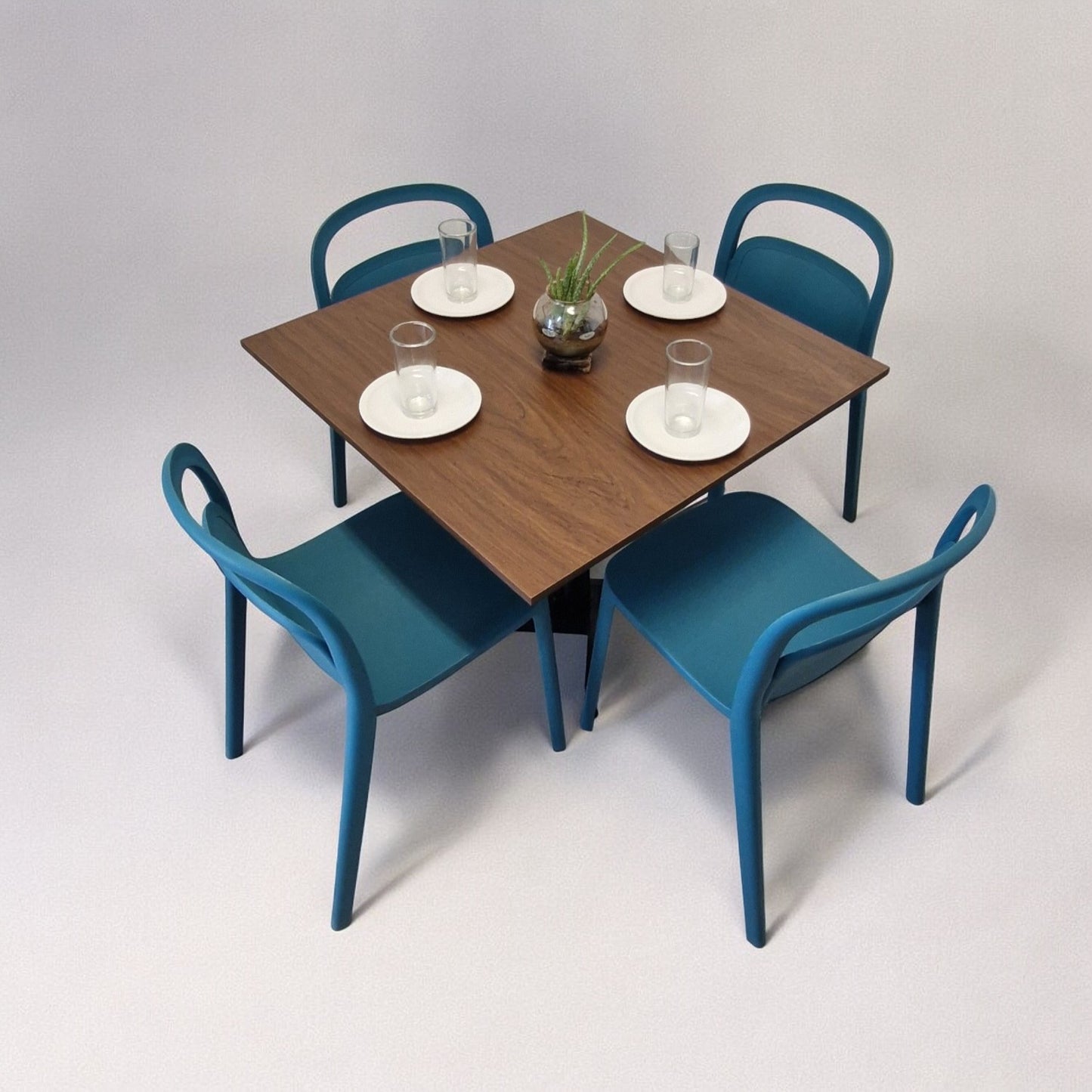 Mesa para restaurnate Melanove con sillas Asti