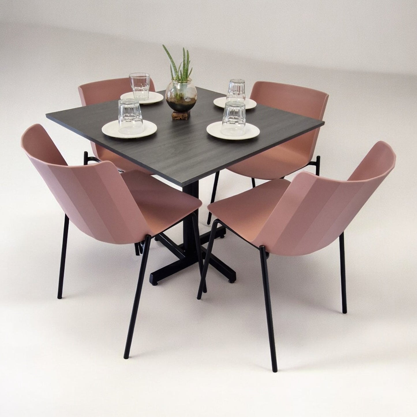 Mesa para restaurnate Melanove con sillas Colombo