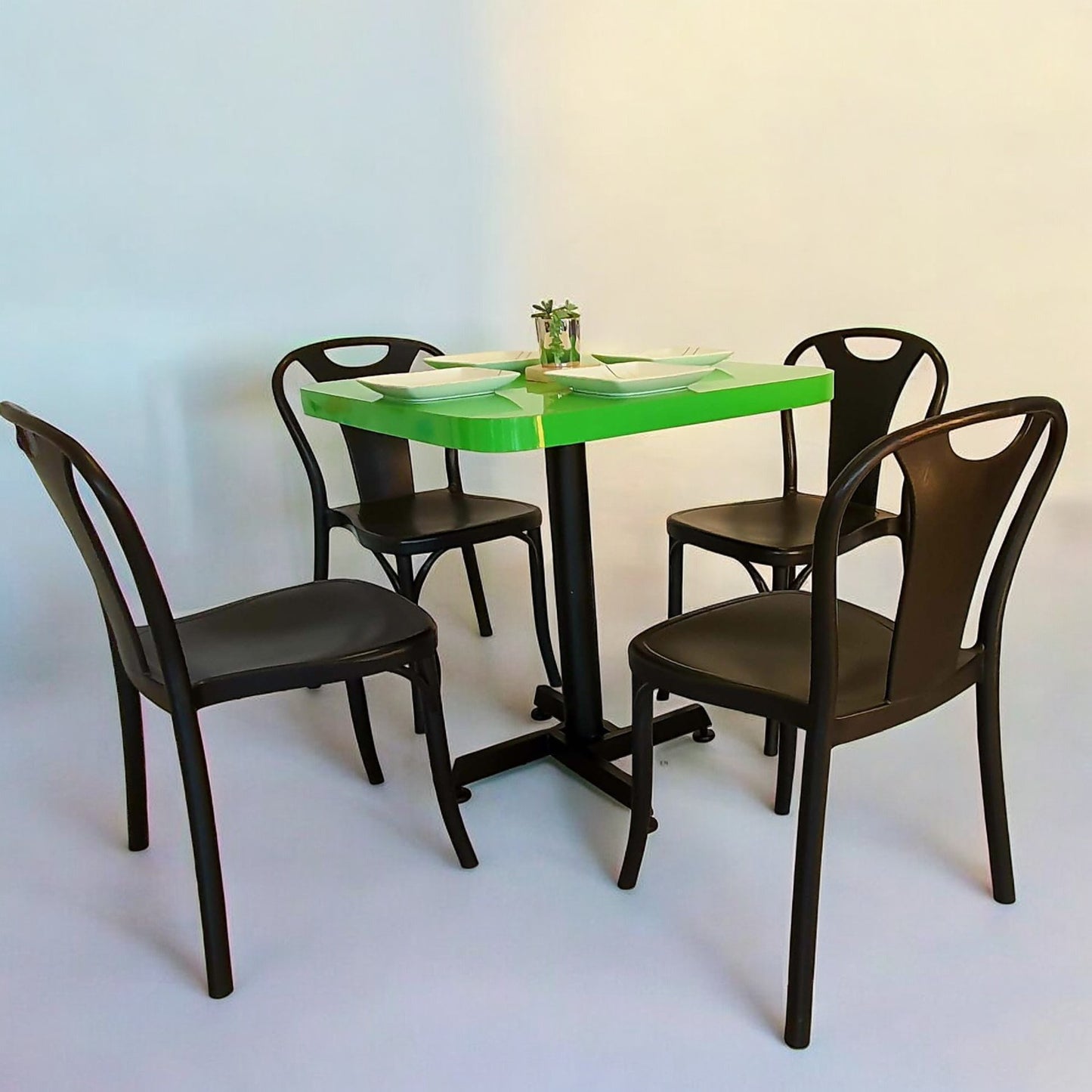 Mesa para restaurante Formaica con sillas Sara