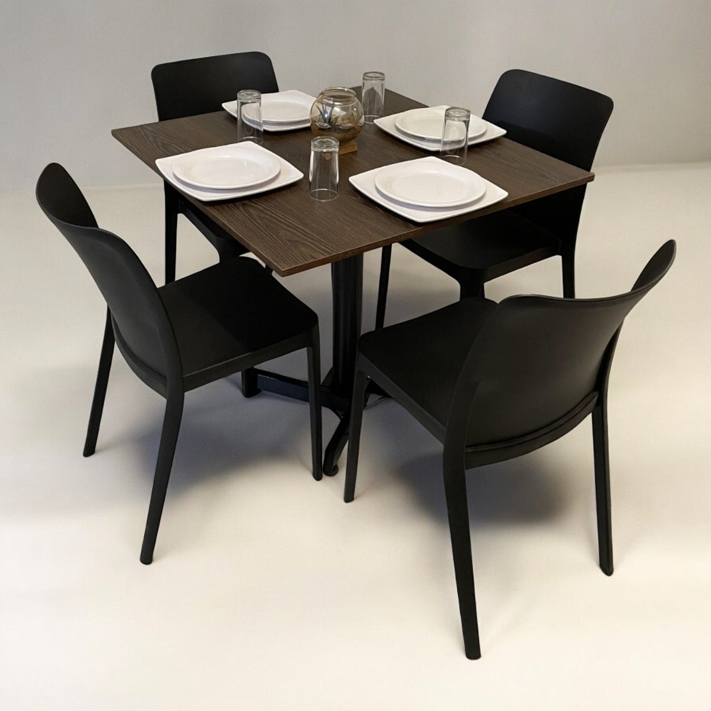 Mesa para restaurnate Melanove con sillas Colombo