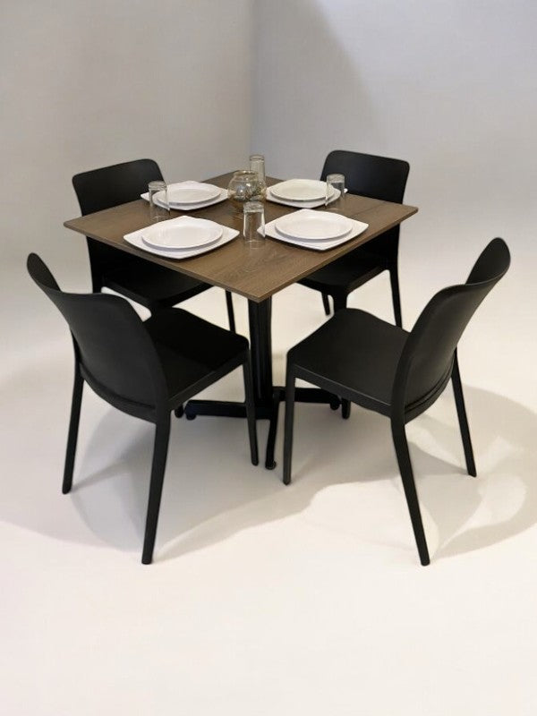 Mesa para restaurante Melanove con 4 sillas Solei
