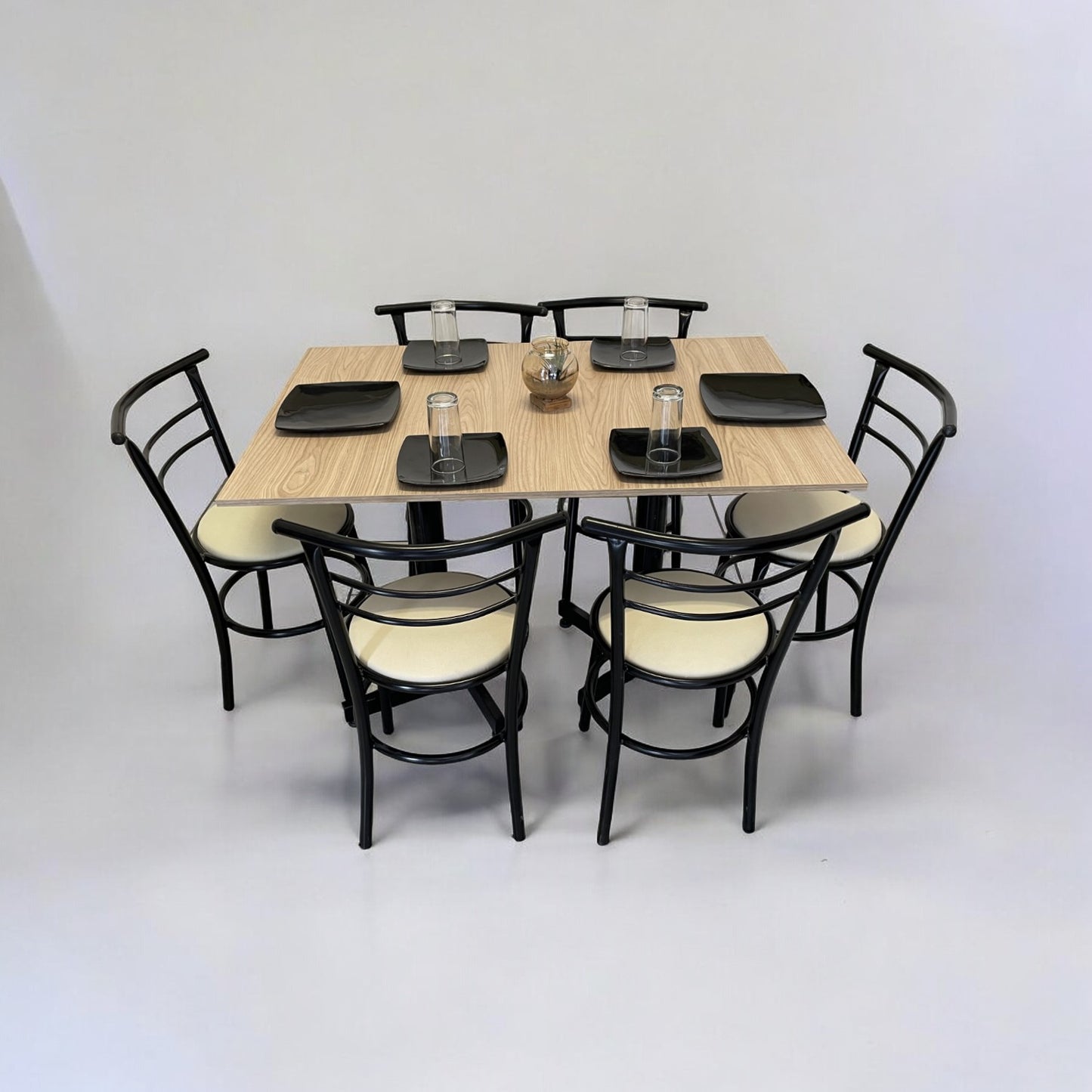 Mesa para restaurante Melanove con sillas Chabely