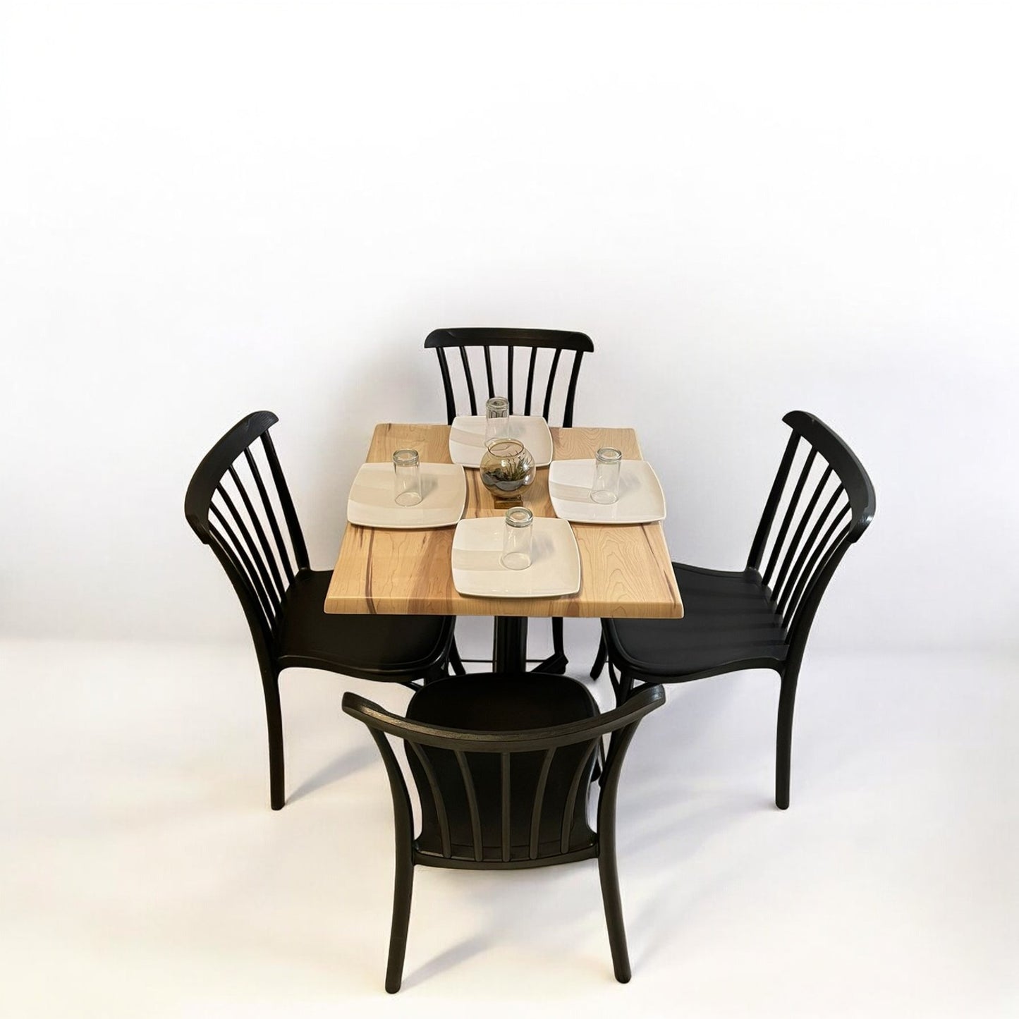 Mesa para restaurante Estratificada 80 con sillas Aurora
