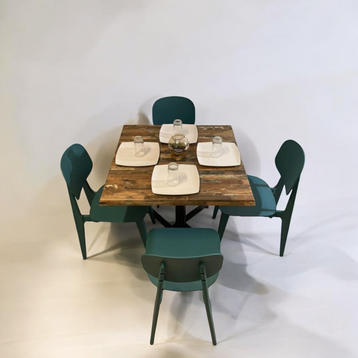 Mesa para restaurante Indus Estrati 80 con sillas Velar