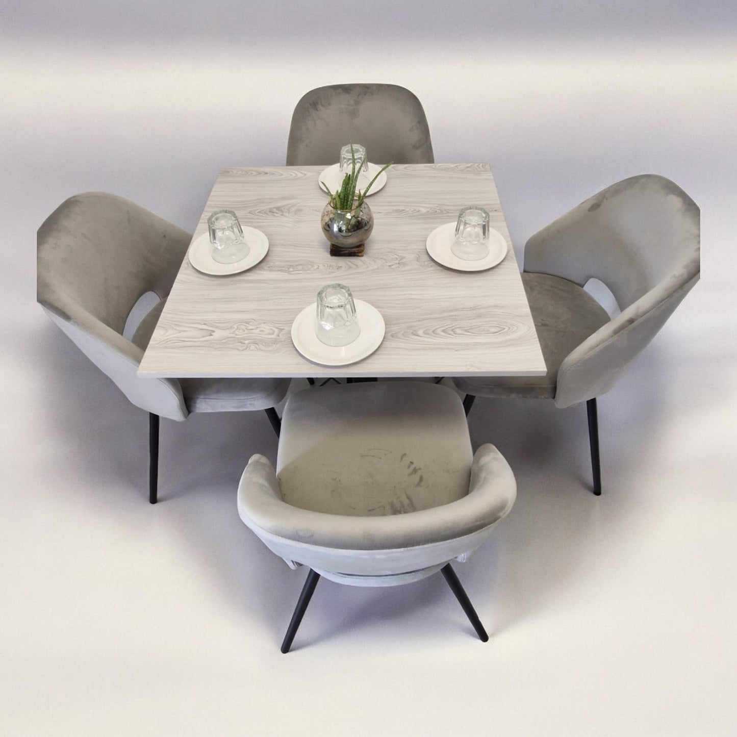Mesa para restaurante Melanove con sillas Asturias