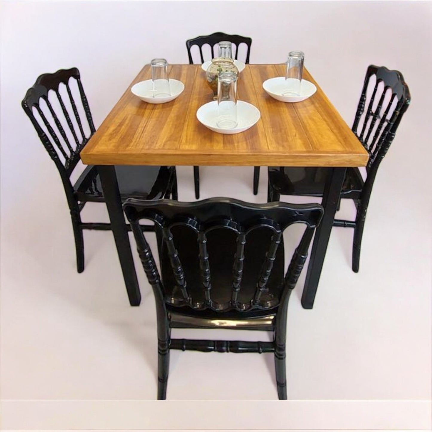 Mesa para restaurante Industrial Vintage 80 con sillas Versalles