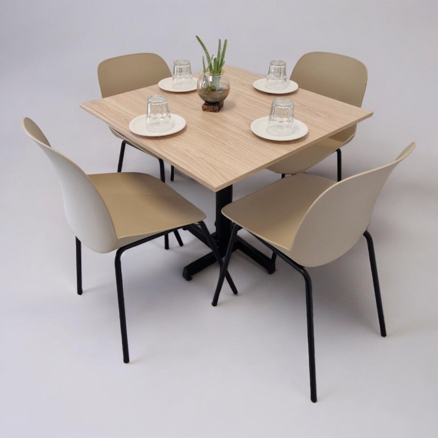 Mesa para restaurnate Melanove con sillas Noto