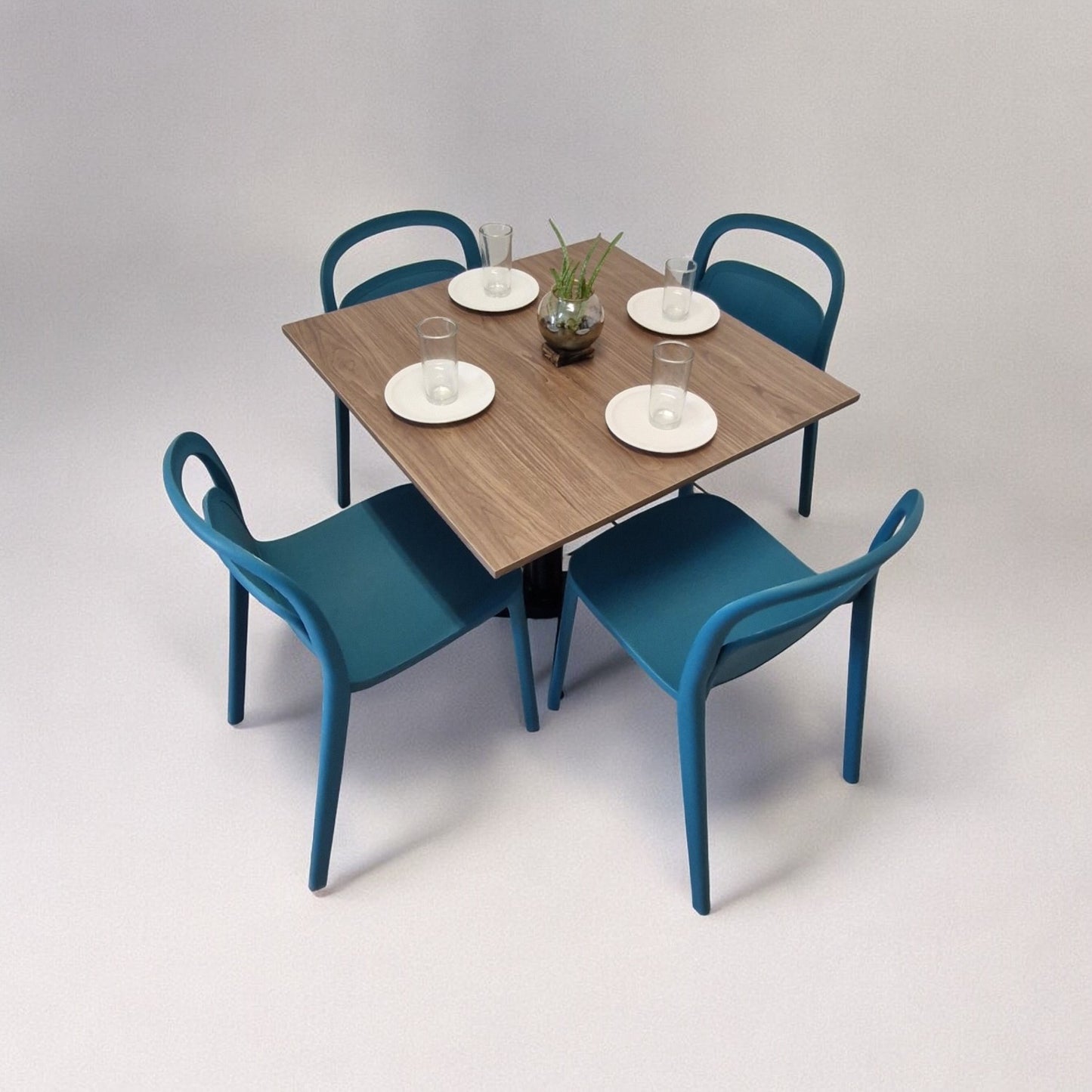 Mesa para restaurnate Melanove con sillas Asti