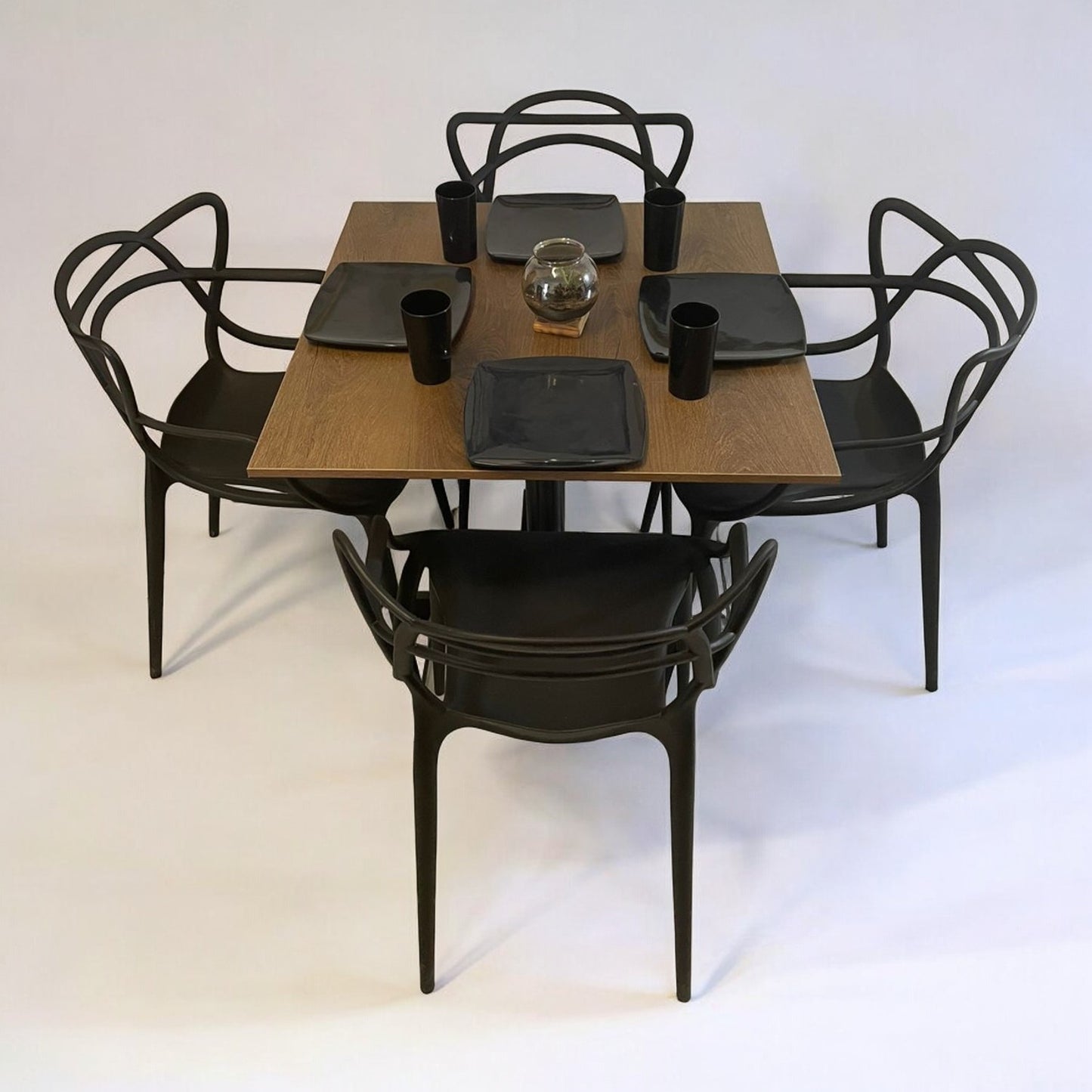 Mesa para restaurante Melanove con sillas Trix
