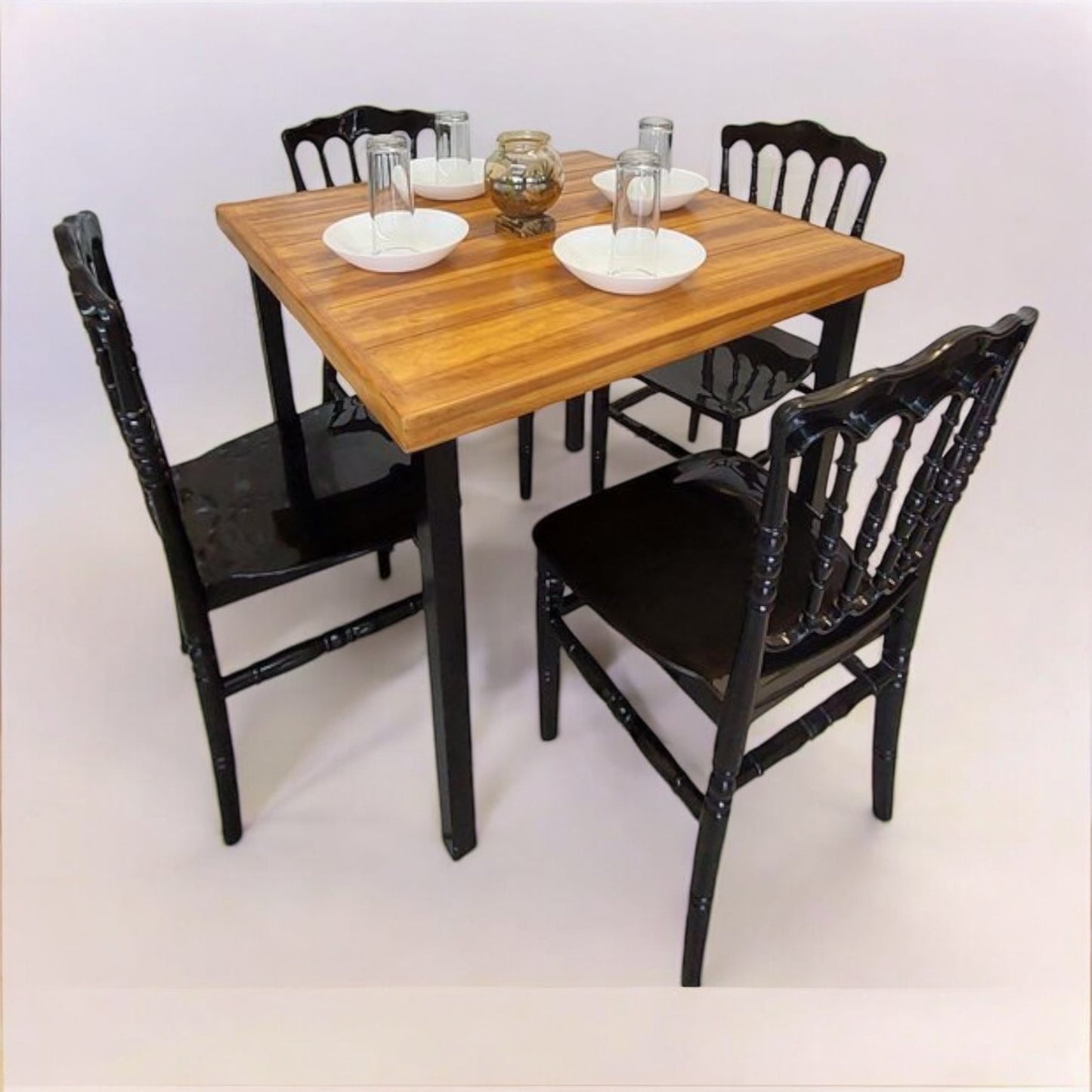 Mesa para restaurante Industrial Vintage 80 con sillas Versalles