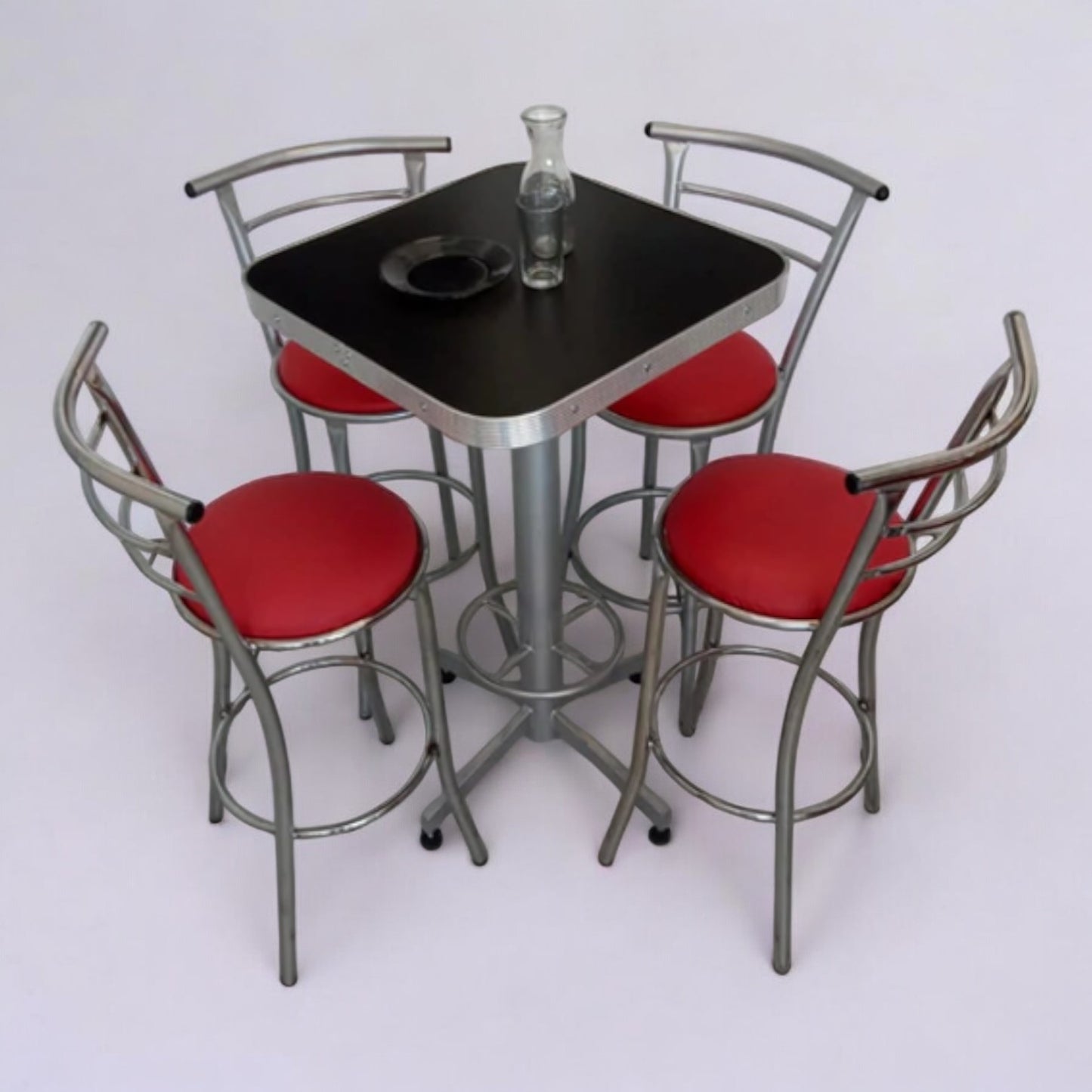 Mesa Para Bar Aluminio Con 4 Bancos Chabely