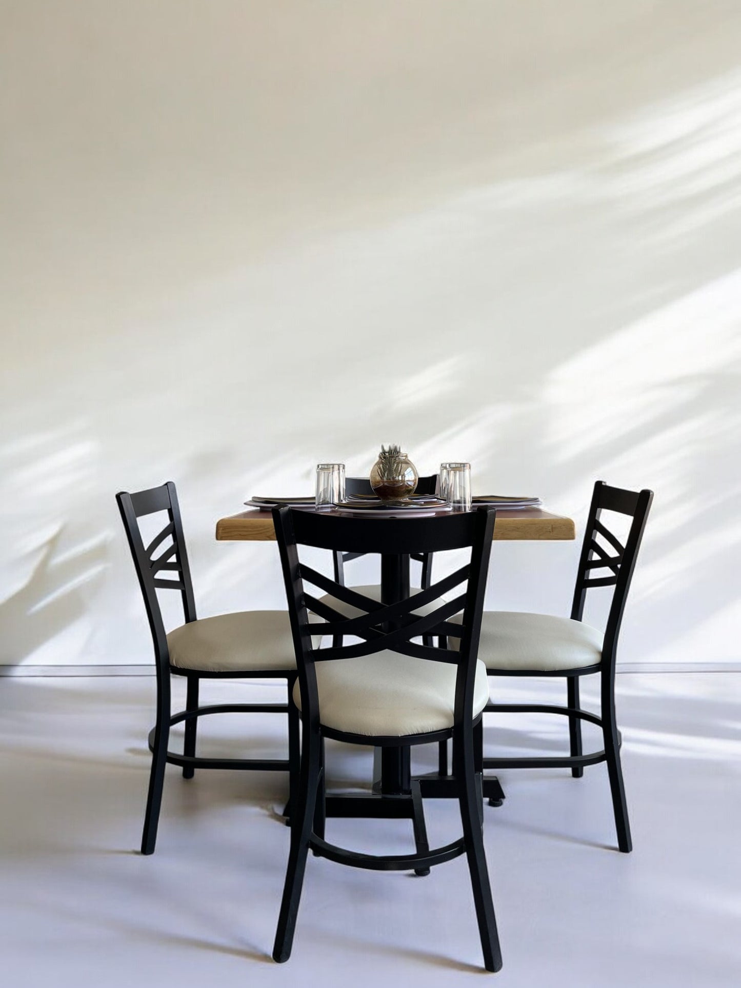 Mesa para restaurante Emboquillada con sillas Oddeth