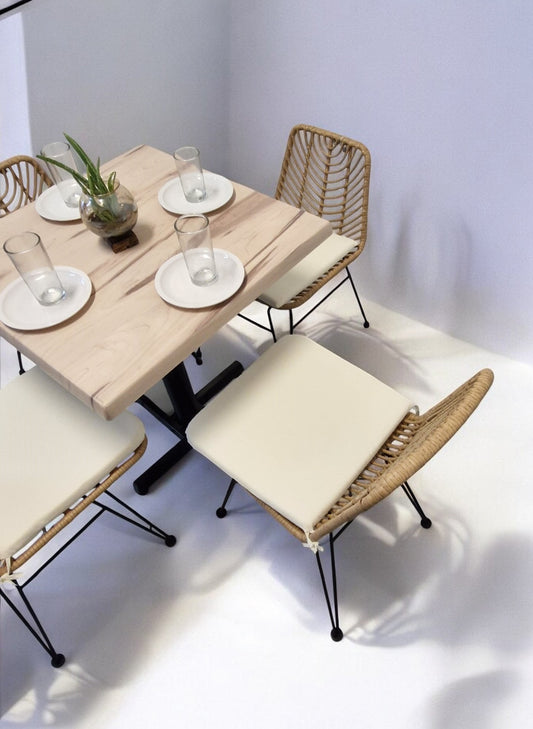 Mesa Para Restaurante Estratificada  con 4 Sillas Guyana