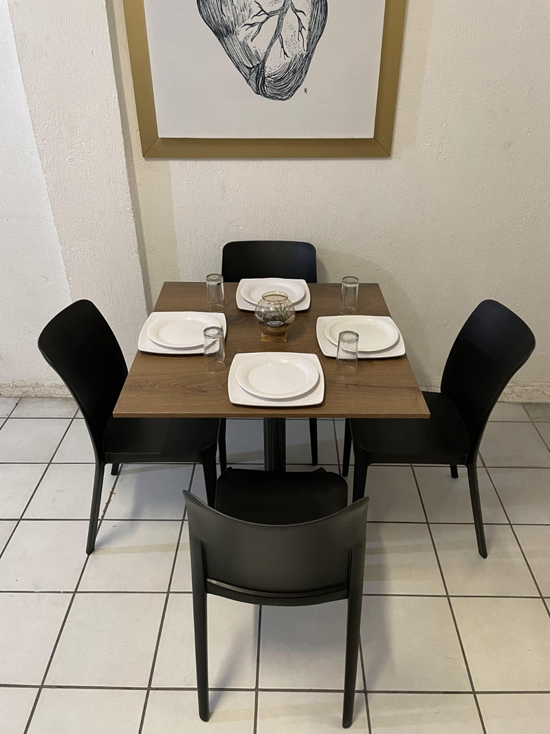 Mesa para Restaurante Melanove con sillas Solei