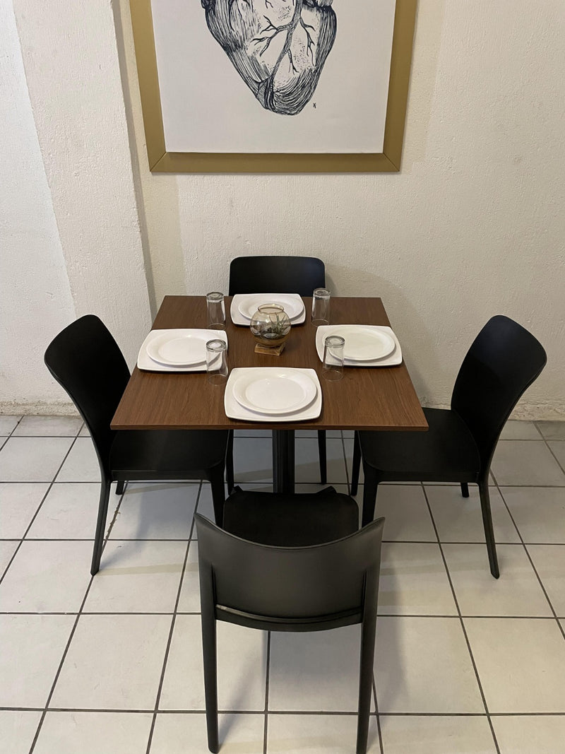 Mesa para Restaurante Melanove con sillas Solei