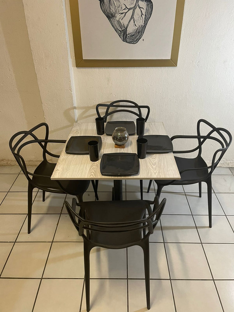 Mesa para Restaurante Melanove con 4 Sillas Master