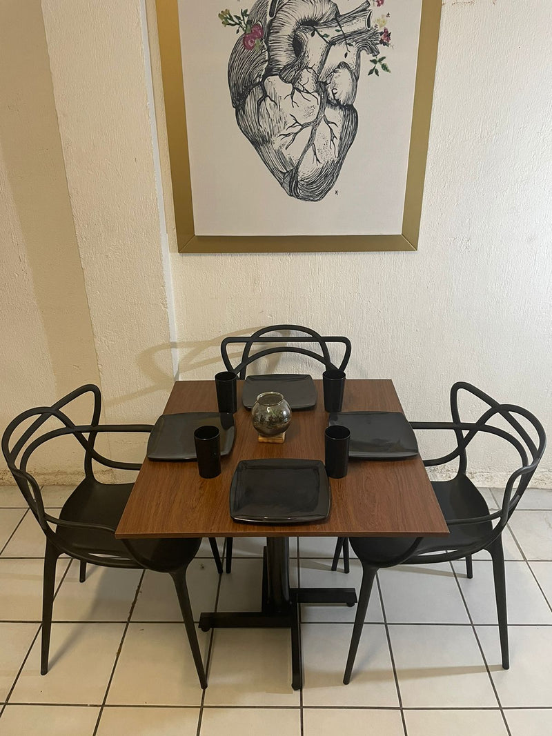 Mesa para Restaurante Melanove con 4 Sillas Master