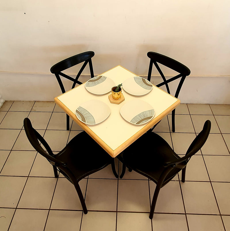 Mesa para restaurante emboquillada con sillas Diana PP