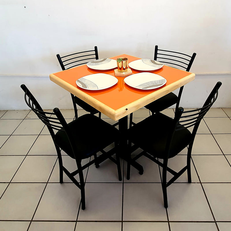 Mesa para restaurante emboquillada con 4 sillas Maria