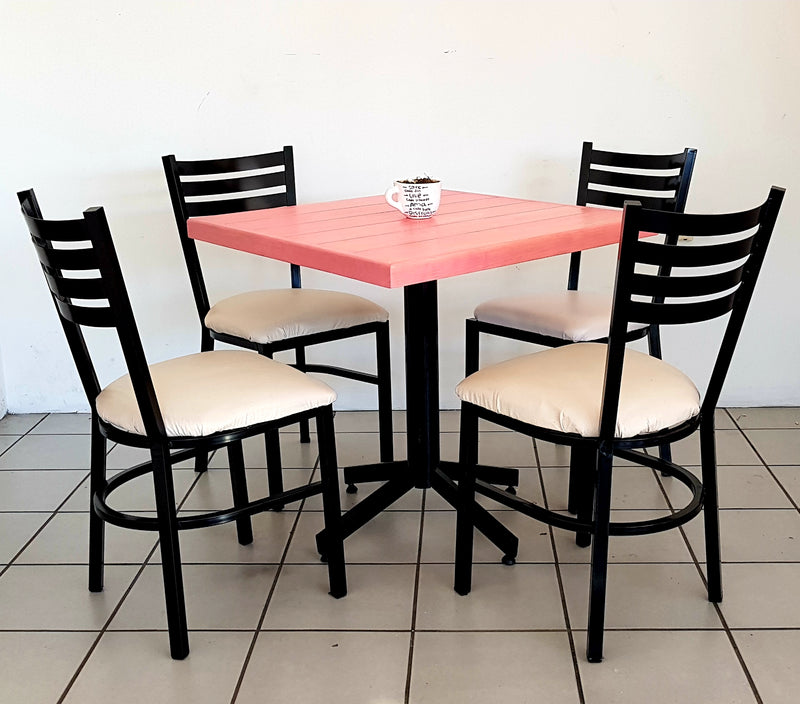 mesas para restaurante vintage con silla solera rosa