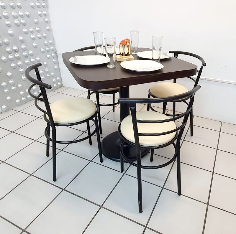 Mesa para restaurante formaica 75CP con sillas chabely