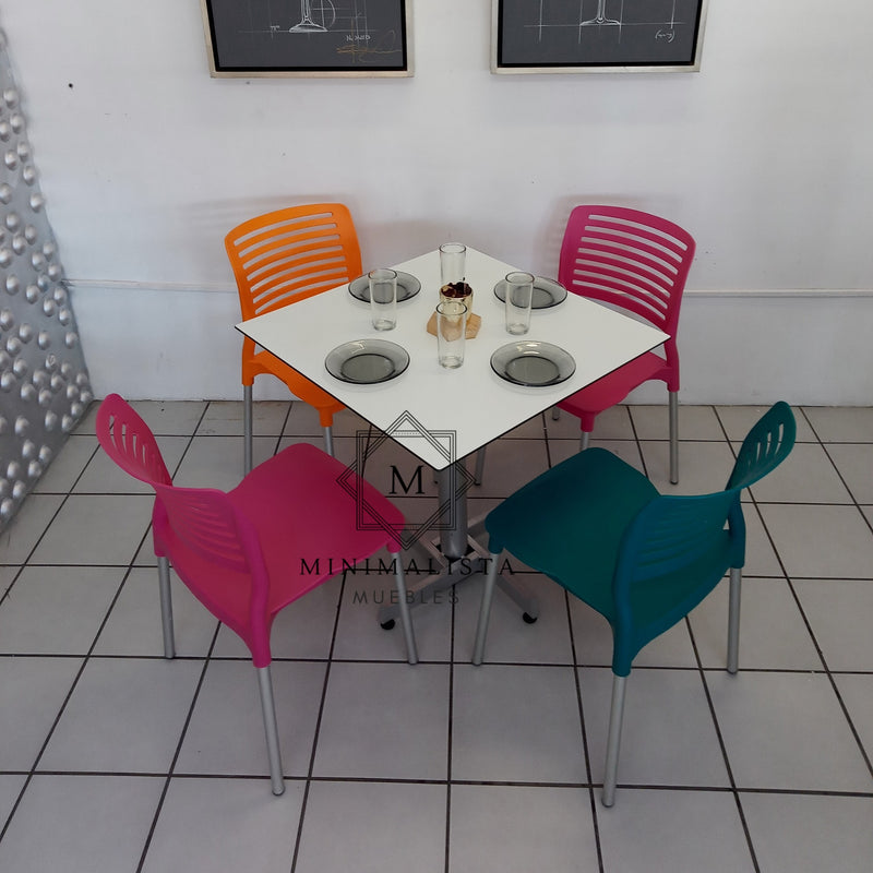 Mesa para Restaurante Thin para exterior 70 con 4 sillas Vhania