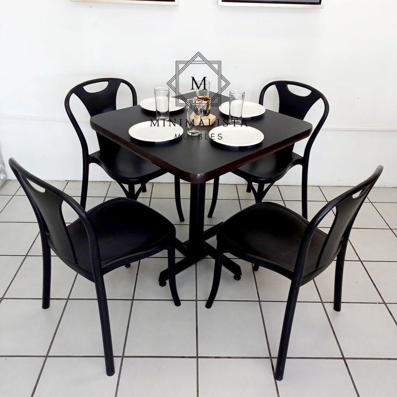 Mesa para Restaurante de PVC con 4 sillas Sarah