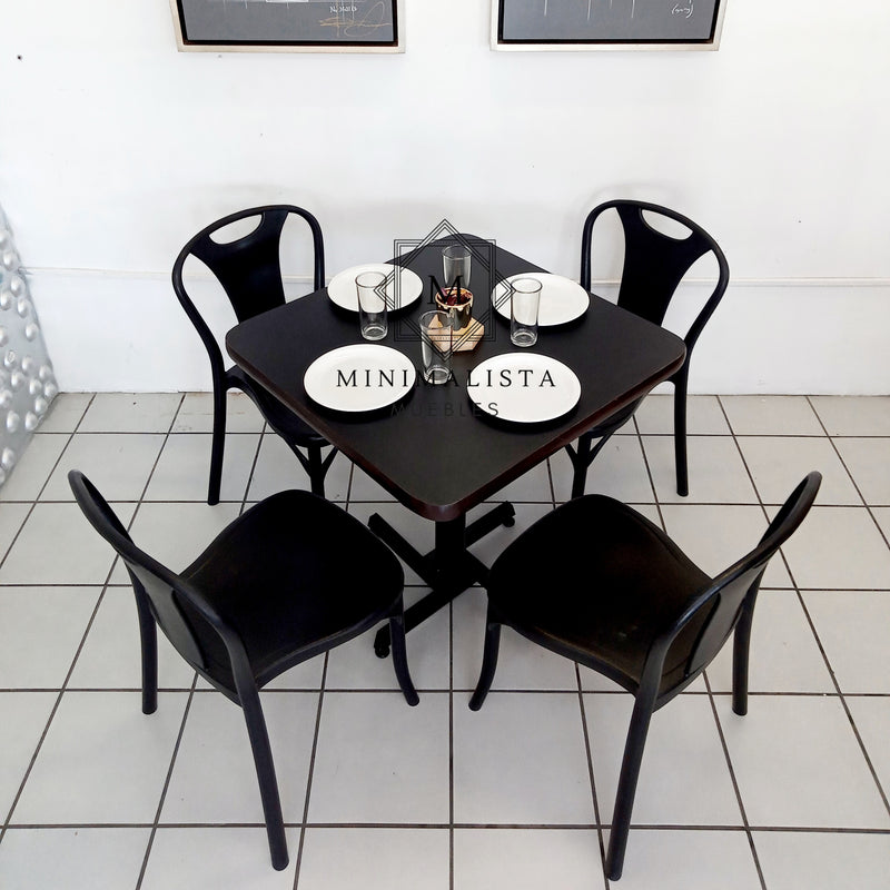 Mesa para Restaurante de PVC con 4 sillas Sarah