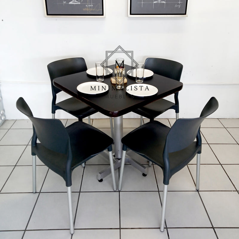 Mesa para Restaurante de PVC con 4 sillas Frida