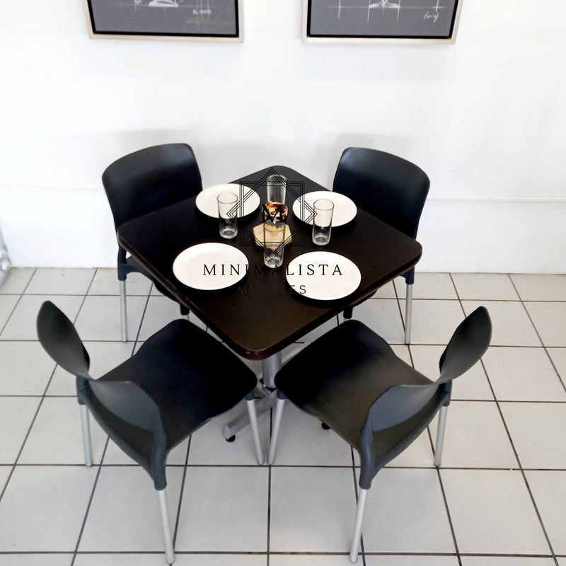 Mesa para Restaurante de PVC con 4 sillas Frida