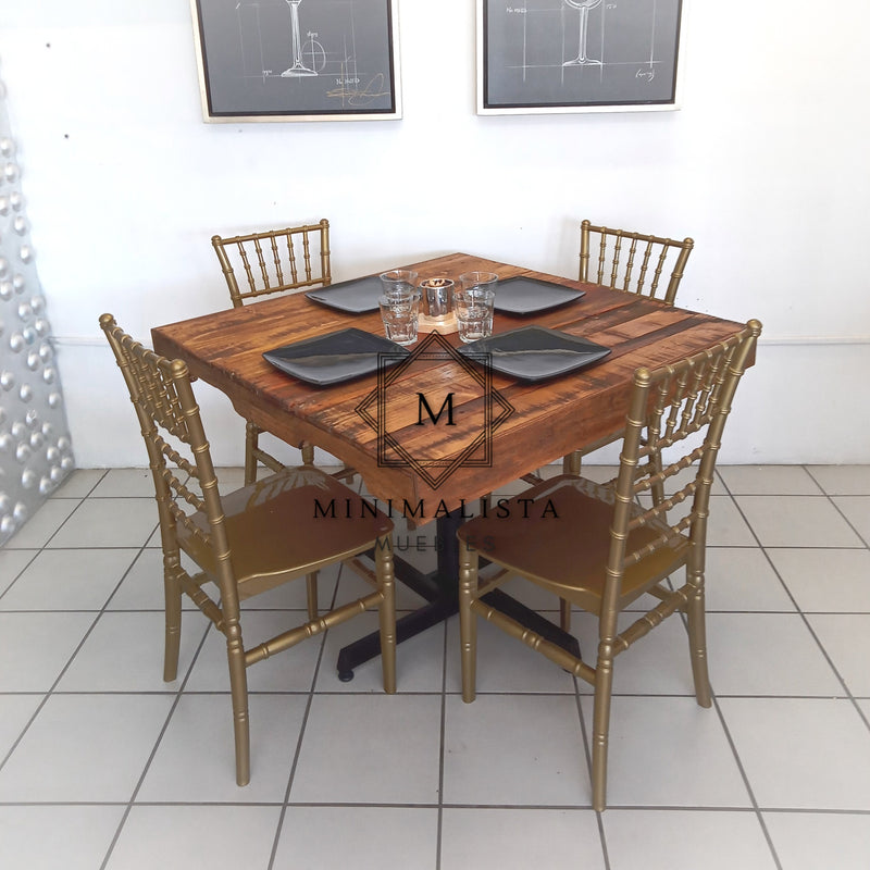 Mesa para Restaurante de Pallets Reciclada con 4 sillas Julie