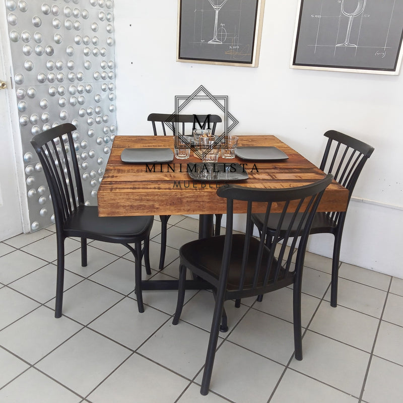Mesa para Restaurante Pallets Reciclada con 4 sillas Aurora
