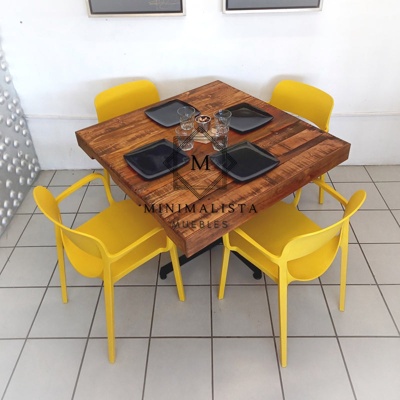 Mesa para Restaurante de Pallets Reciclada con 4 sillas Air