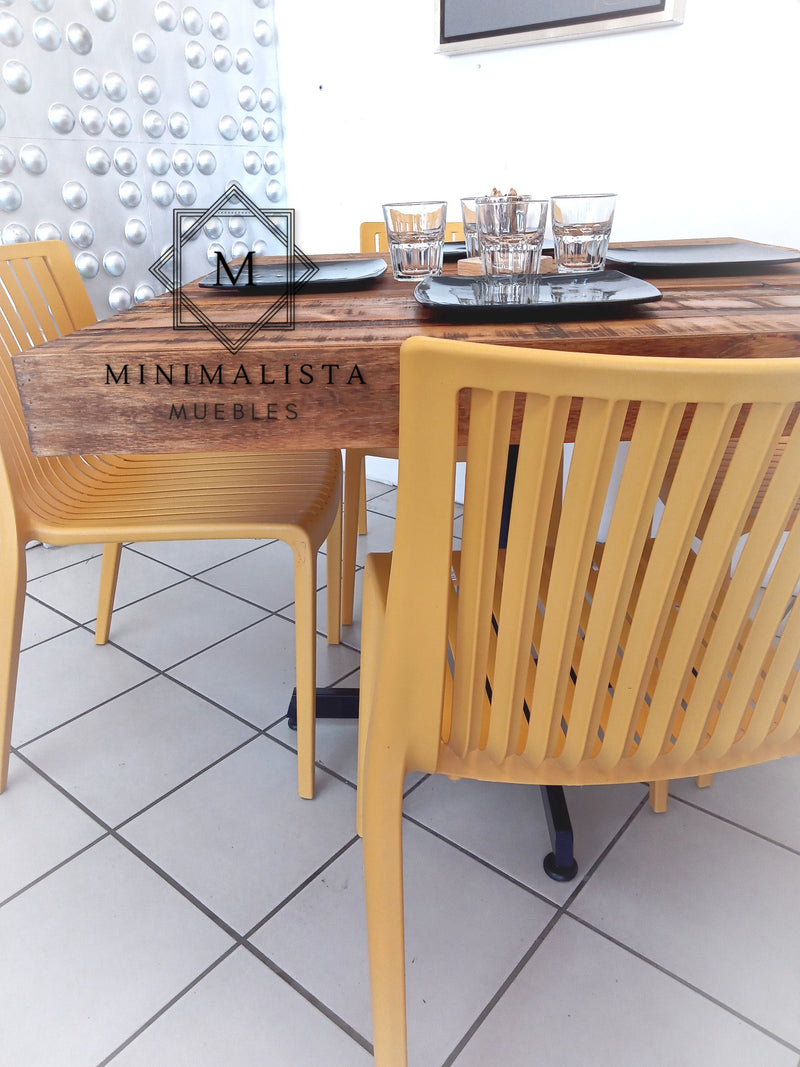 Mesa para Restaurante de Pallets Reciclada con 4 sillas Milos