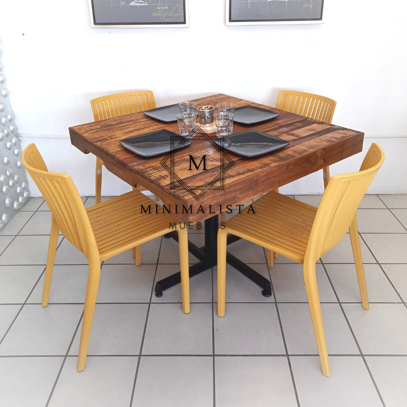 Mesa para Restaurante de Pallets Reciclada con 4 sillas Milos