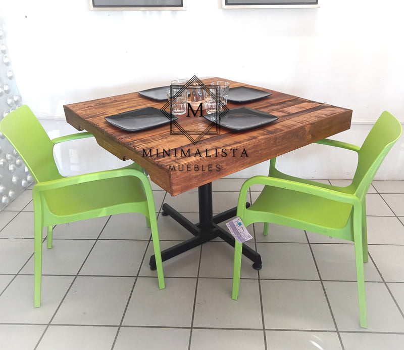 Mesa para Restaurante de Pallets Reciclada con 4 sillas Alissa