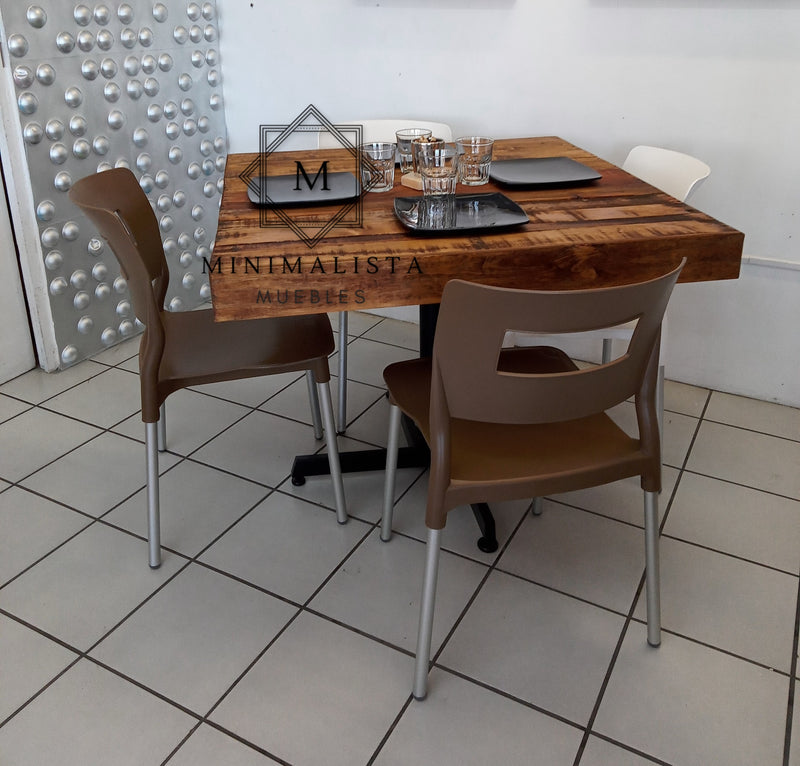 Mesa para Restaurante de Pallets Reciclada con 4 sillas Sabine