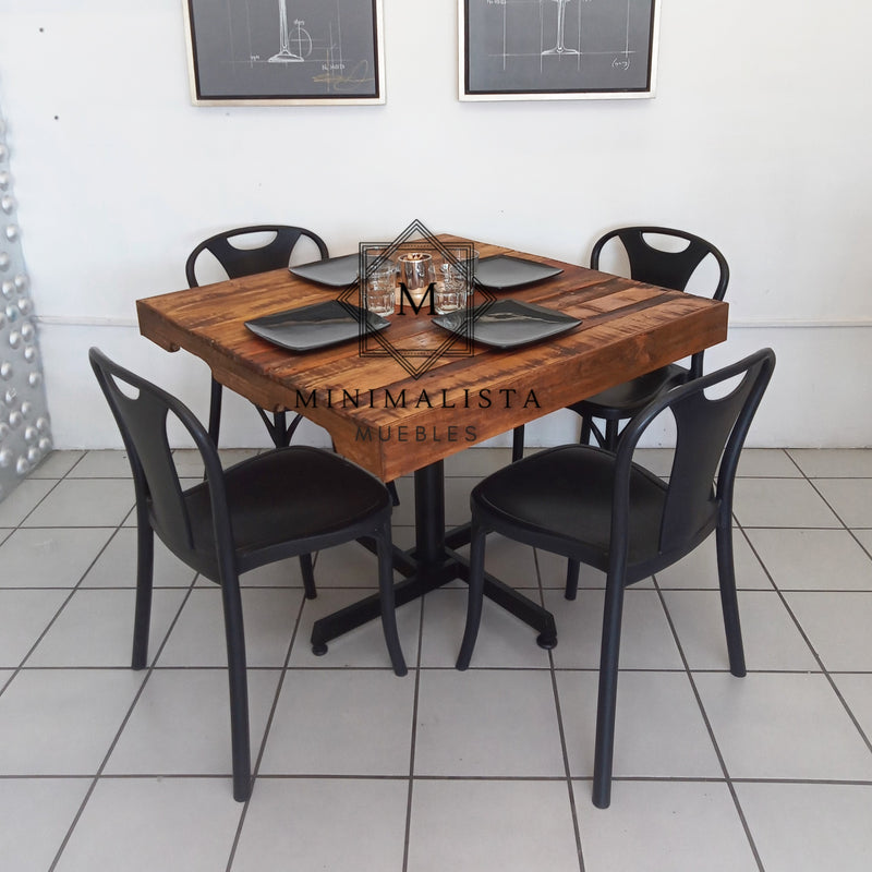 Mesa para Restaurante de Pallets Reciclada con 4 sillas Sarah