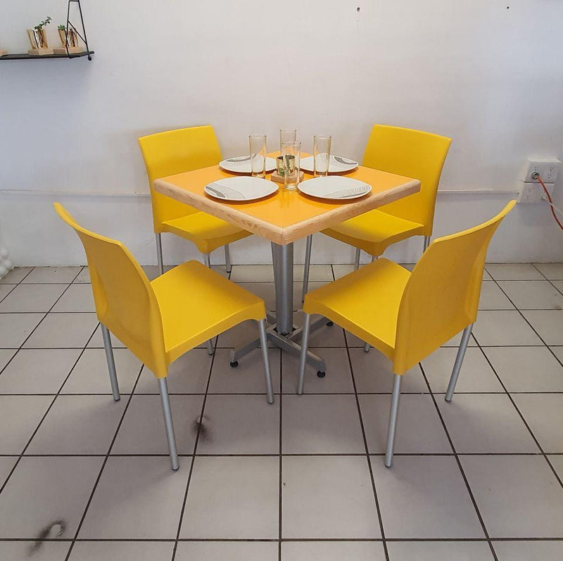 Mesa para Restaurante Emboquillada con 4 sillas Lina