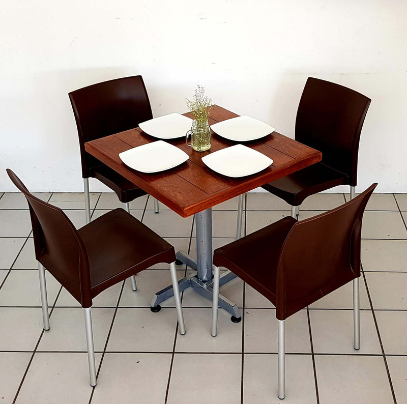 Mesa para Restaurante Vintage con 4 sillas Lina